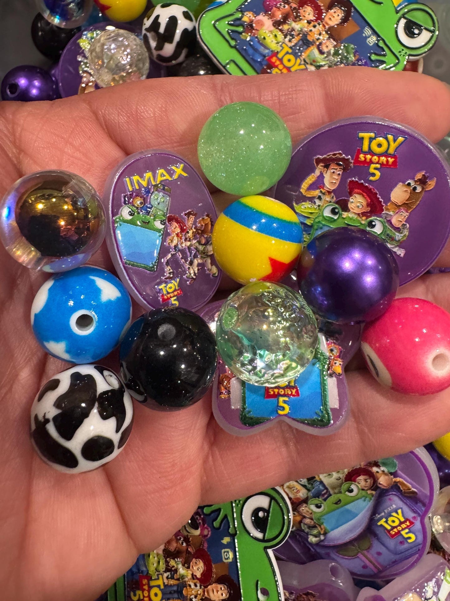 01- Toys Acrylic Bead Mix ,DIY for Chunky Keychains, Pens, Phone and Bag chains!
